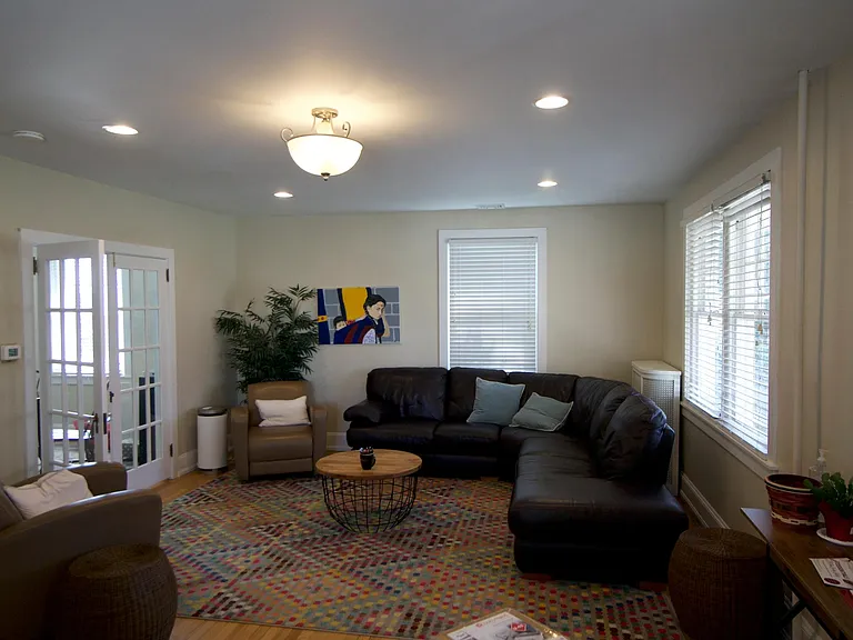 111 Marshall St — Photo 2