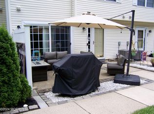 35 Phoenix Ct, Tinton Falls, NJ 07712