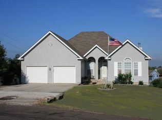 17603 157th St, Basehor, KS 66007