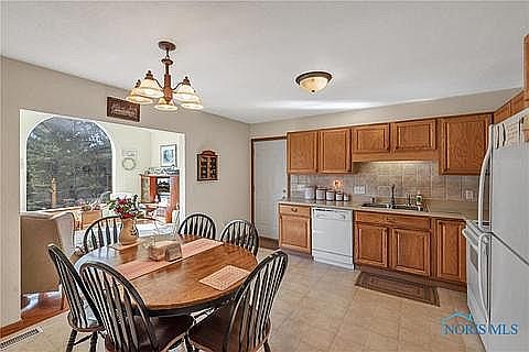 Roomy Eat-in Kitchen!