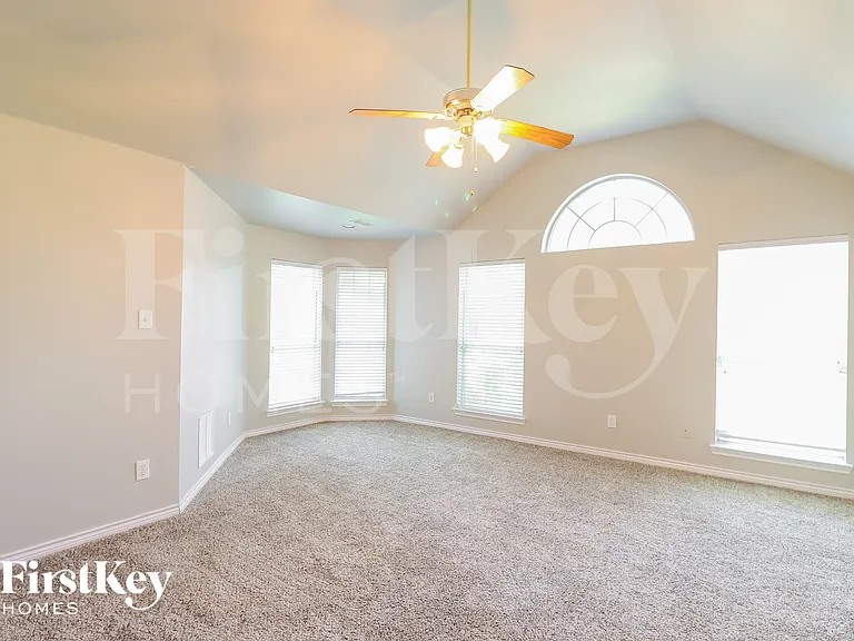 2204 Reedway Ct — Photo 9