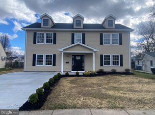 222 Northpark Dr, Levittown, PA 19054