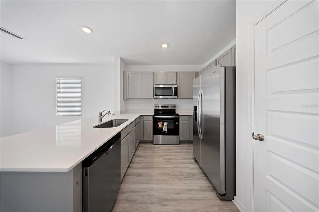 3 bed, 2.5 bath, 1464 sqft, $1,975 — Photo 2