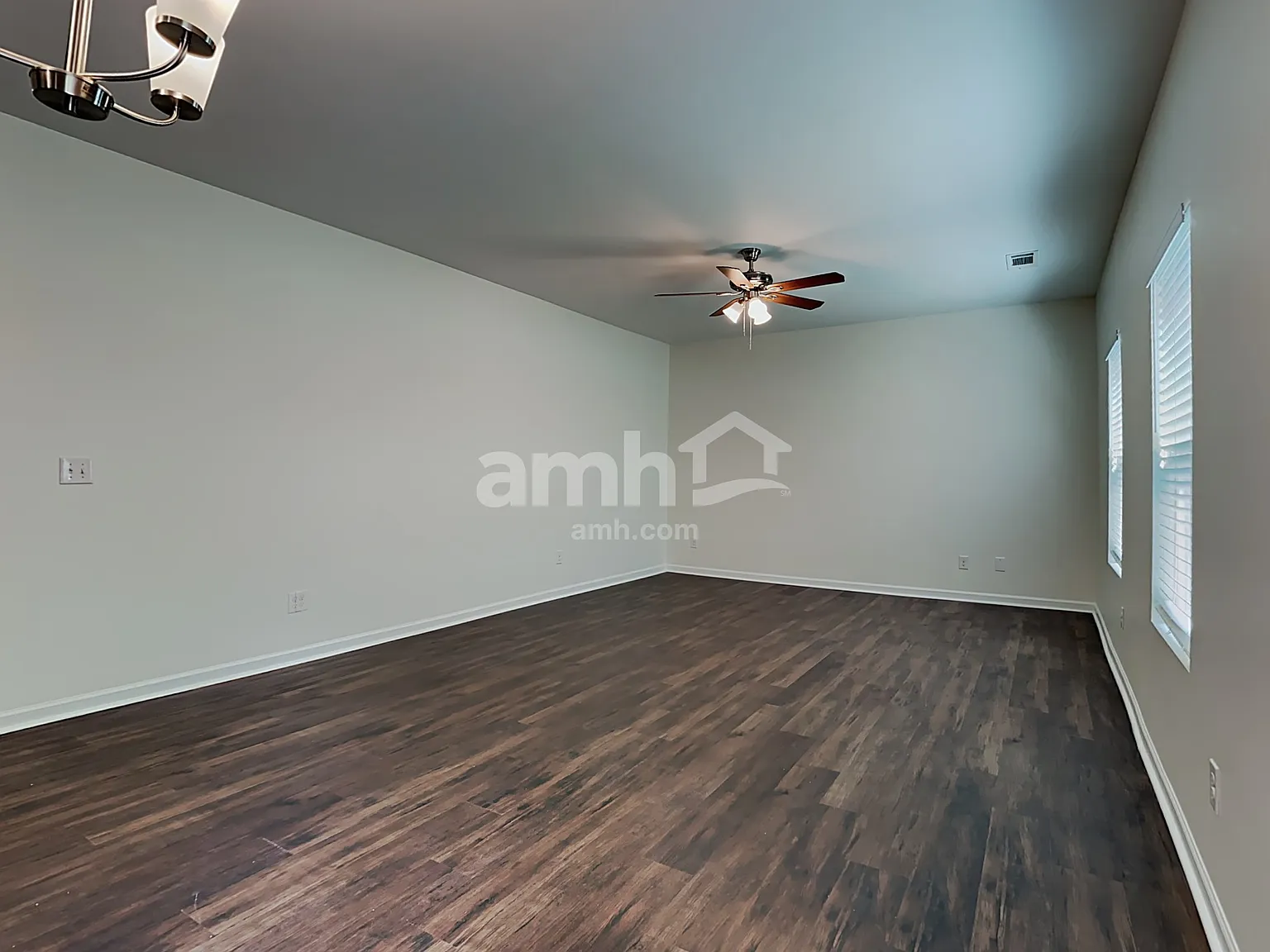 4 bed, 2.5 bath, 1829 sqft, $2,335 — Photo 4