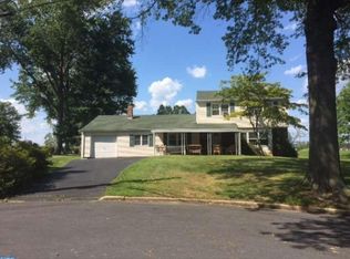 8 Birchwood Cir, East Norriton, PA 19401
