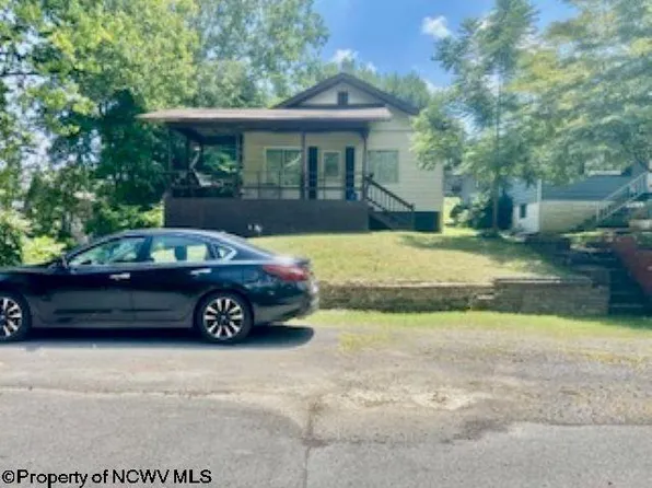 1049 Clark St, Meadowbrook, WV 26431