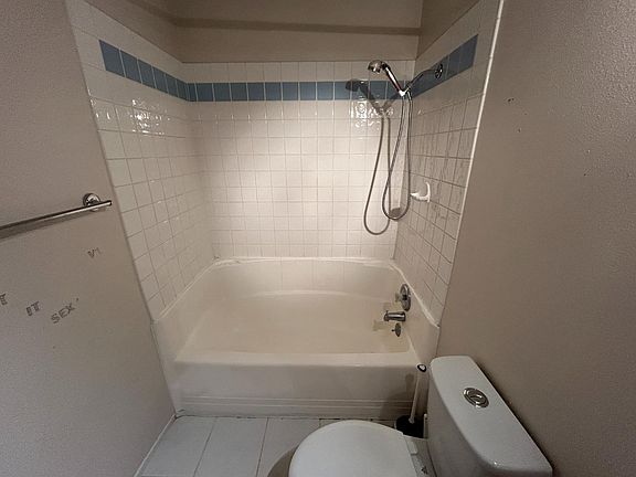 3rd image of 420 W Houston St