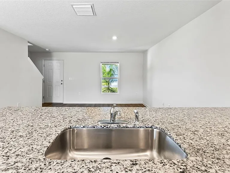 612 Linnet Ct — Photo 11