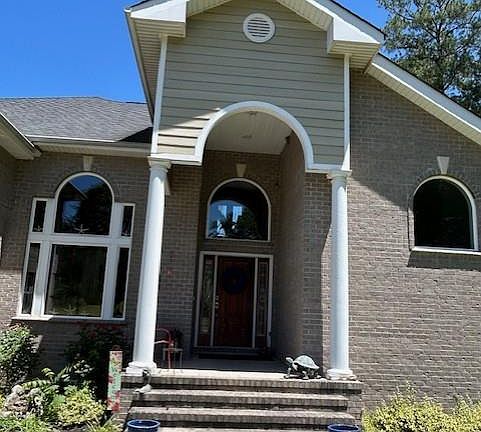 4th image of 558 Seaford Ln