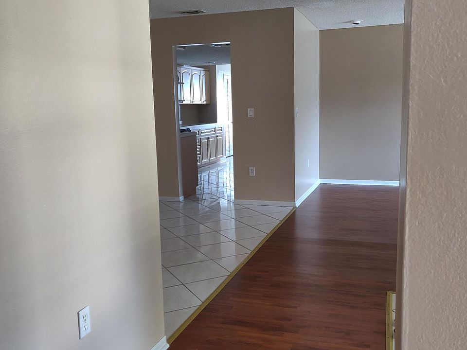 Hallway from br towards kitchen