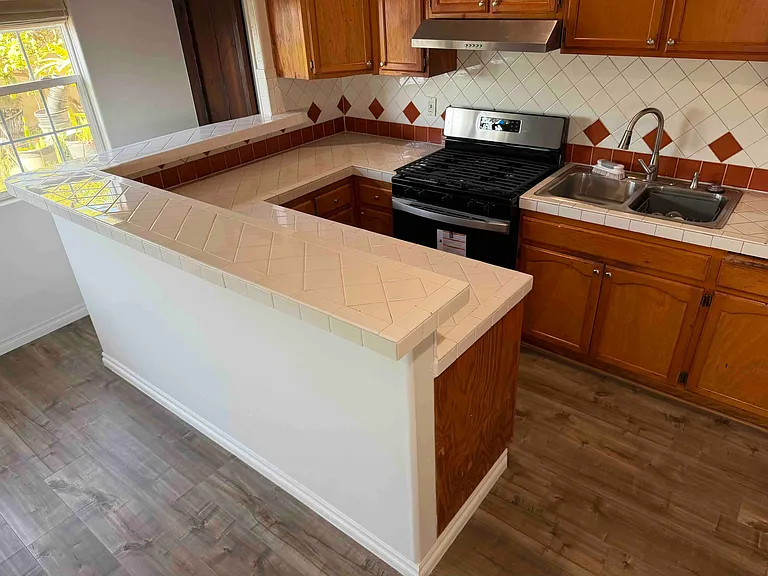 12621 Victoria Ave — Photo 9