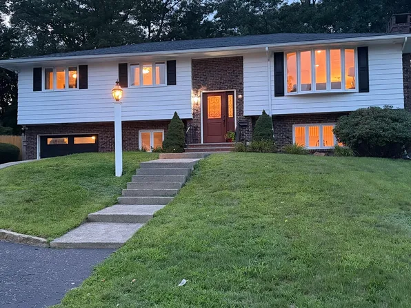 3 Gigante Dr, Stoneham, MA 02180