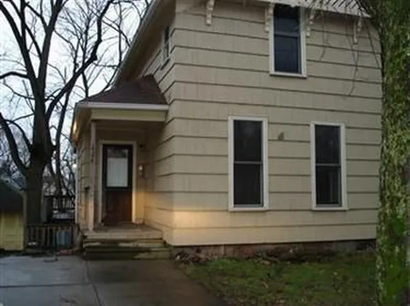 426 East Ave, Elyria, OH 44035