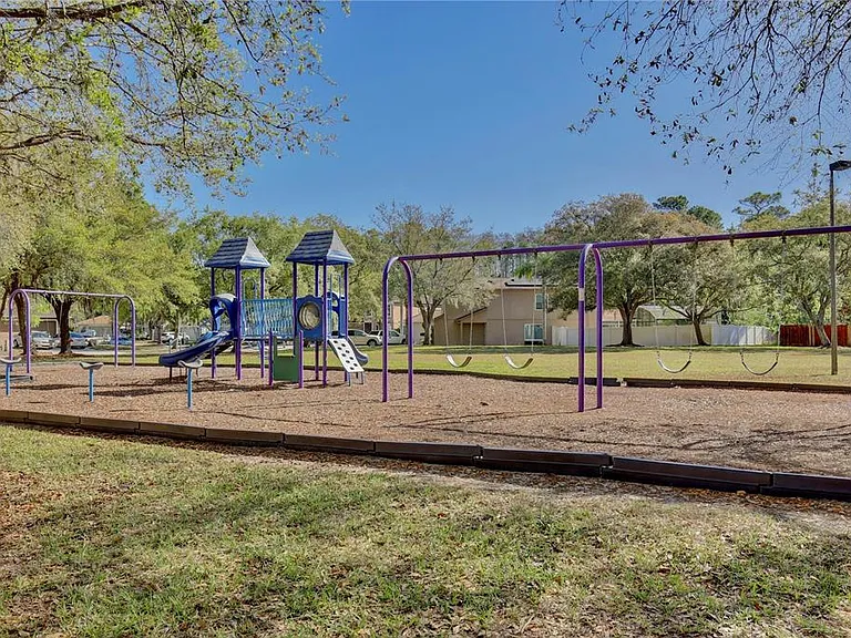 2115 Heathwood Cir — Photo 23