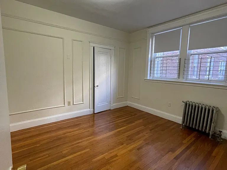 70 Chiswick Rd #13 — Photo 4