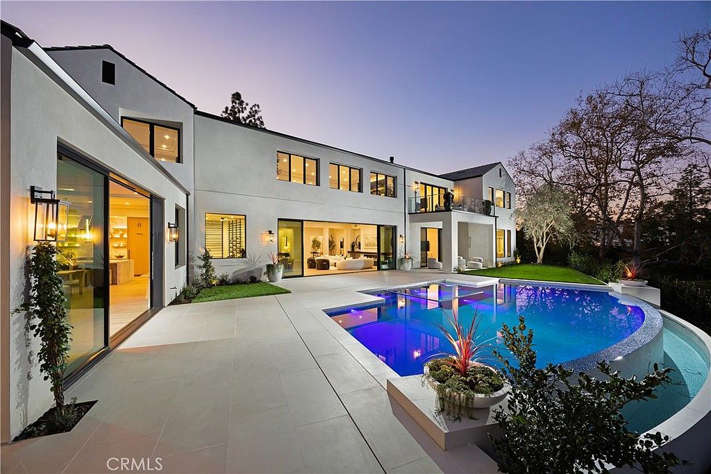 76 Hillcrest Ln