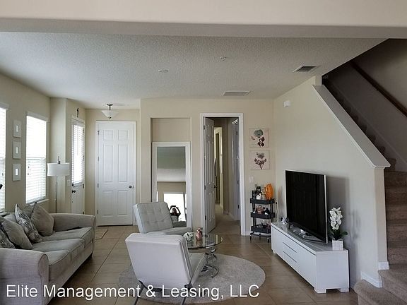 3rd image of 8937 Fullerwood Ave