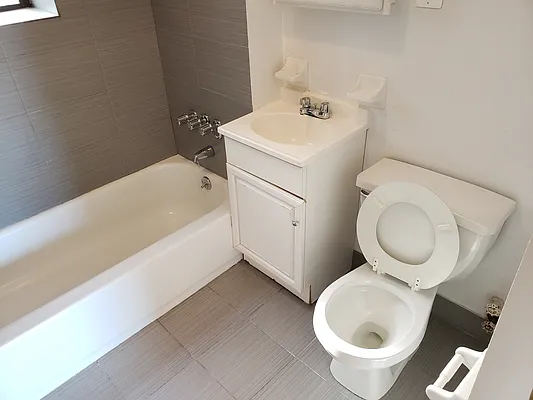 Rented by Signature Property Realty | media 18