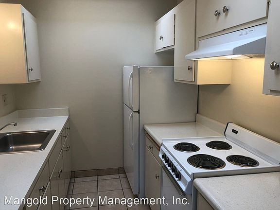 2nd image of 843 Hawthorne St #22