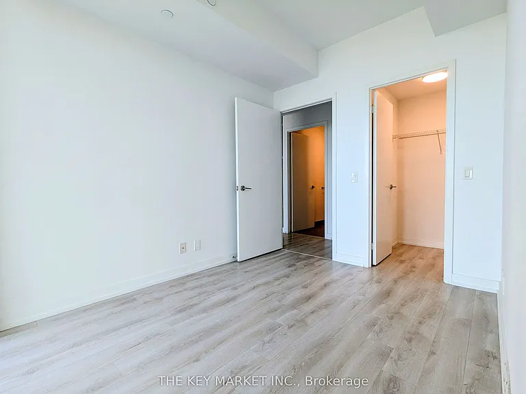 33 Helendale Ave #1511 — Photo 17
