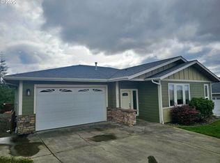 953 Inlet Loop, Coos Bay, OR 97420