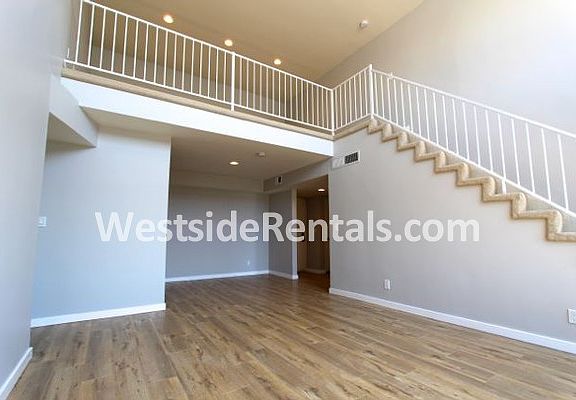 3rd image of 1823 Holmby Ave APT 301