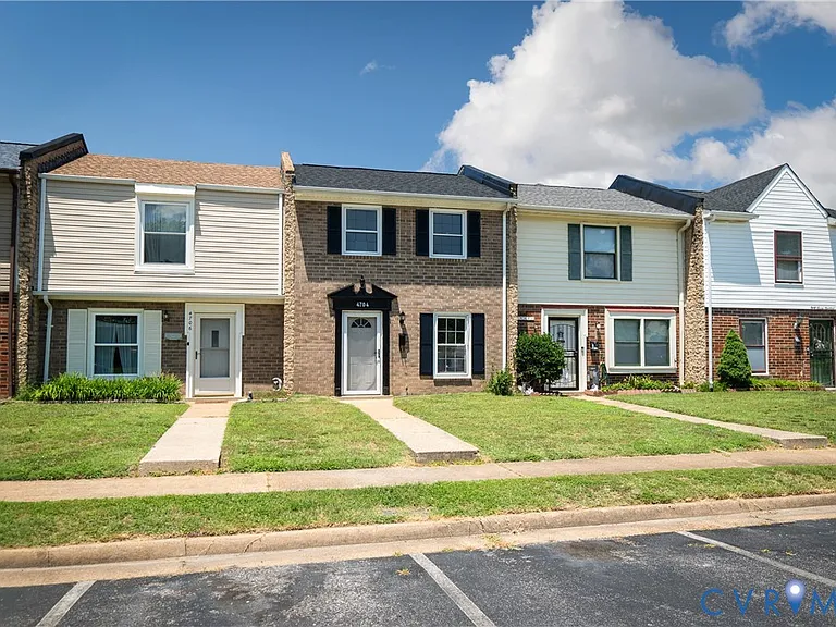 4704 Leadenhall Dr — Photo 2