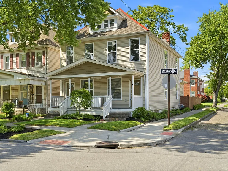 396 E Mithoff St — Photo 2