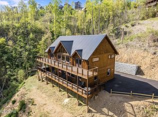 201 Laurel Oaks Way, Gatlinburg, TN 37738