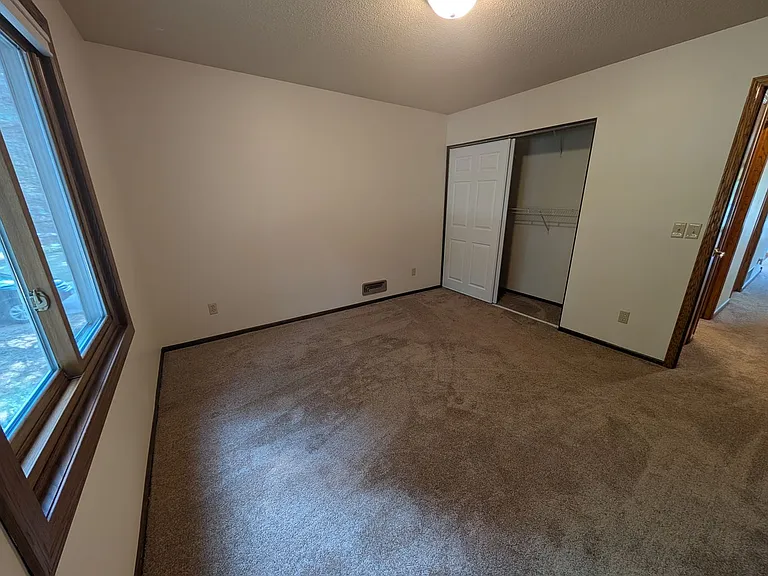 10207 Pilgrim Ln N — Photo 13