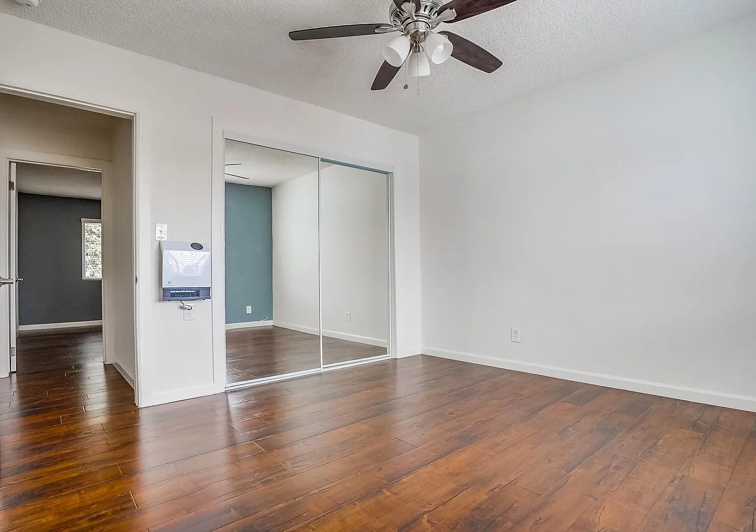 1042 Leighton Ave — Photo 3