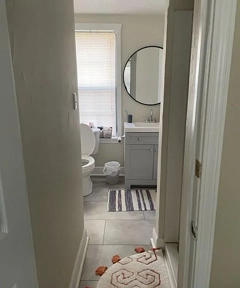 full bath attached to main bedroom