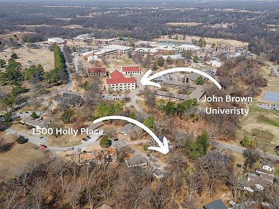 5th image of 1500 Holly Pl