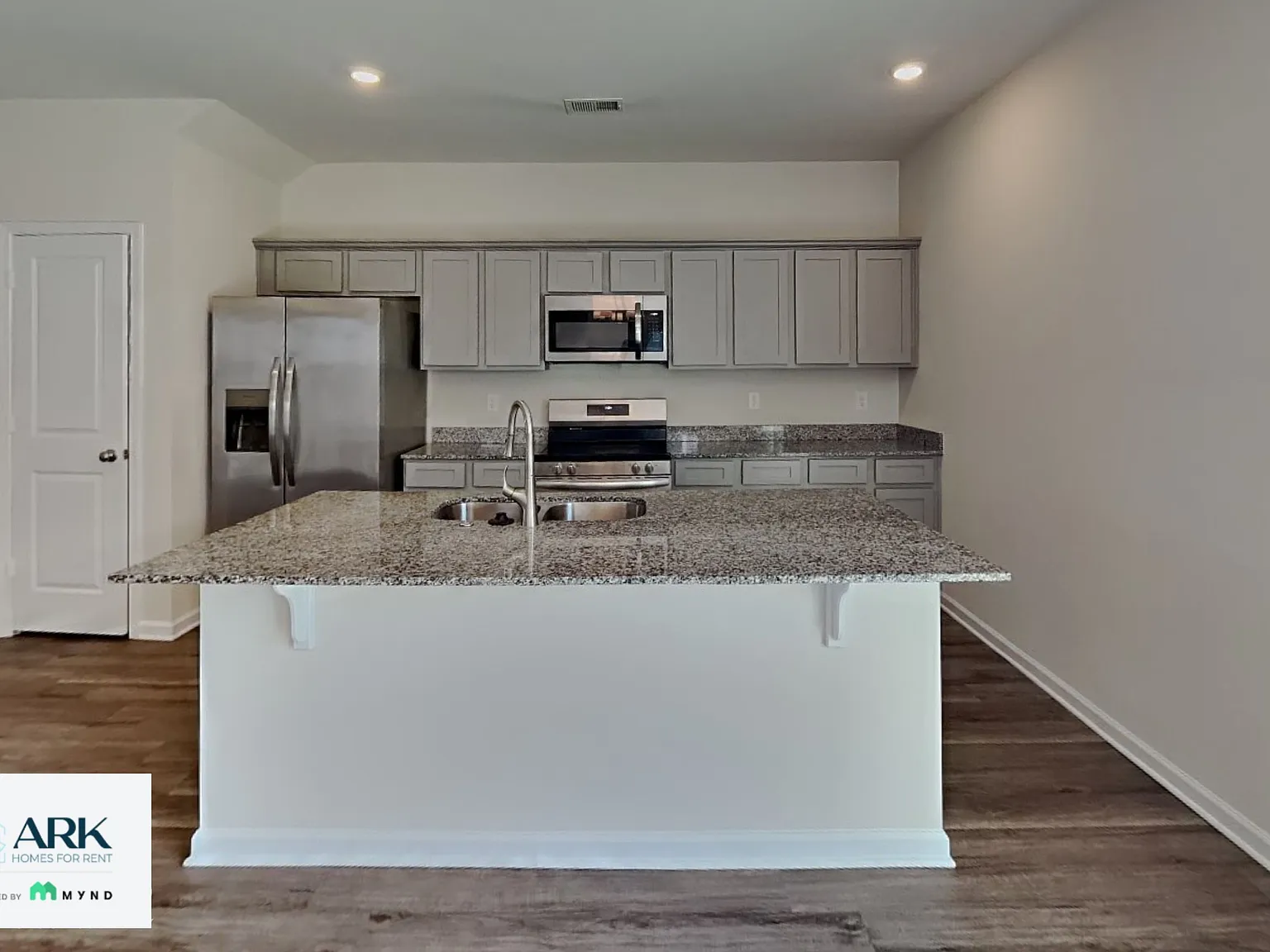 3 bed, 2.5 bath, 1428 sqft, $1,599 — Photo 4