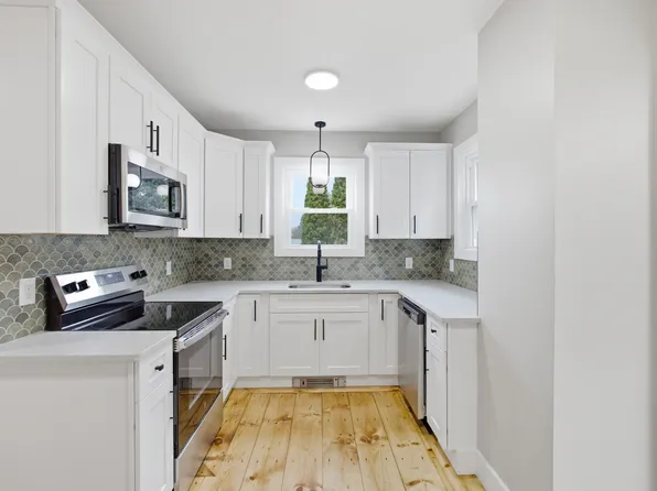 134-136 Roma St #1, East Providence, RI 02914