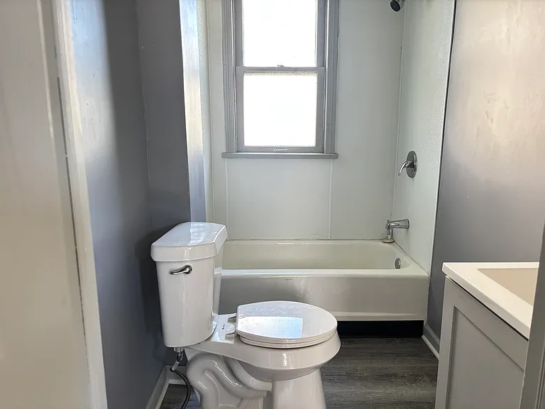 4019 Newark Ave #2 — Photo 8