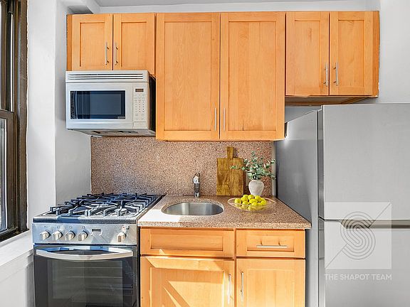5th image of 230 Riverside Dr APT 2E