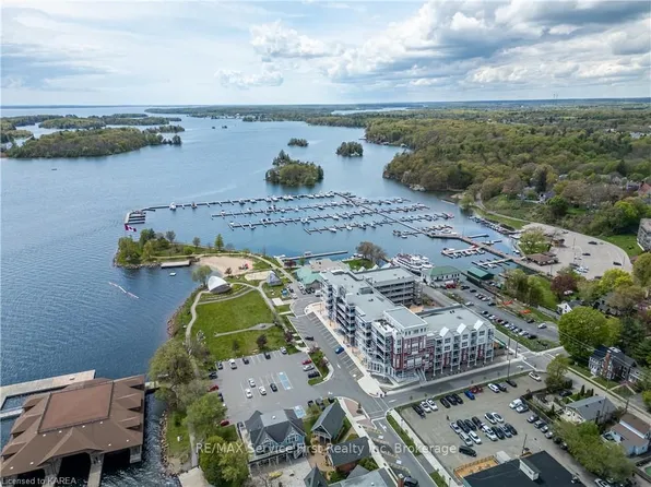 130 Water St #206, Gananoque, ON K7G 0A8