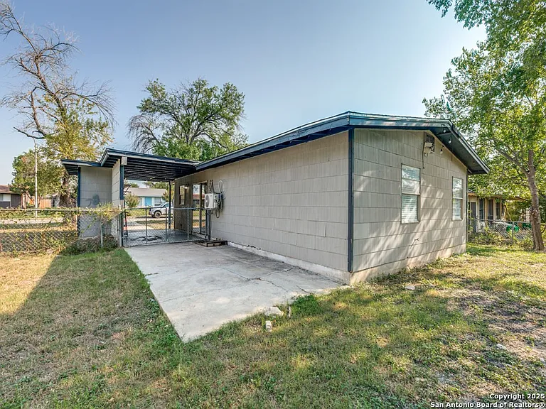 5830 Castle Yard — Photo 34