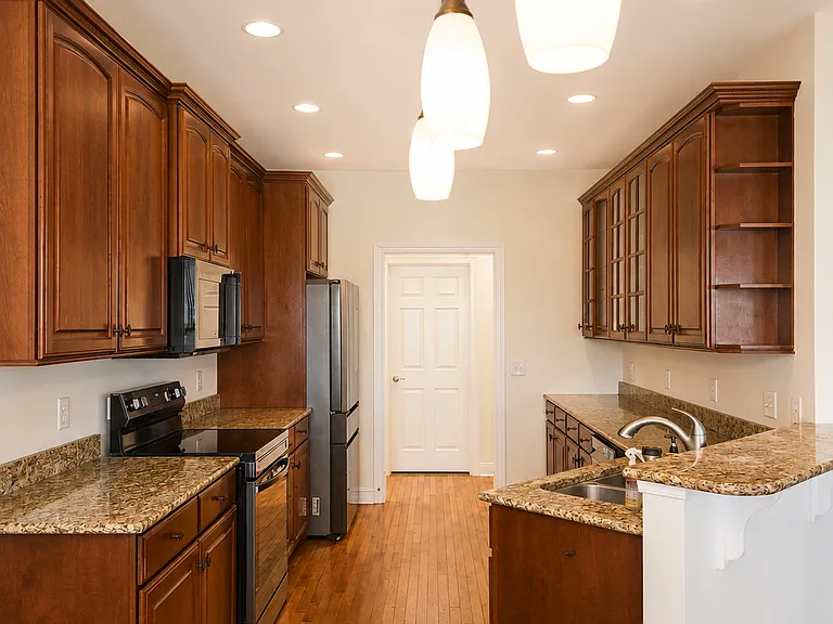 6102 Northshore Dr — Photo 5
