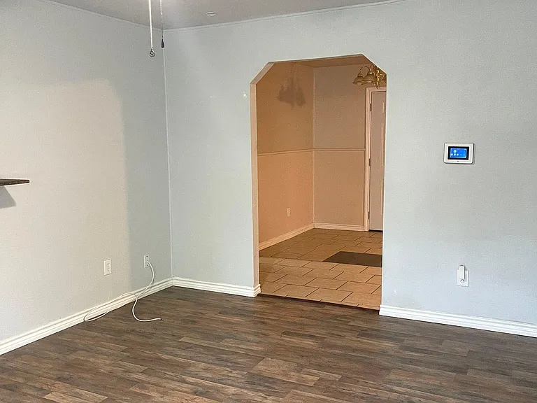 3921 Avenue H — Photo 8