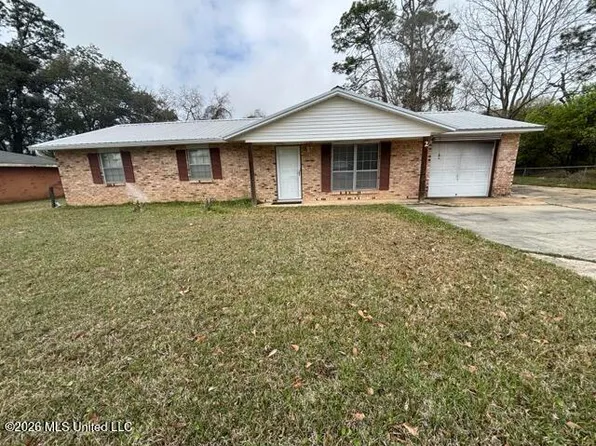 2 Sandalwood Ct, Diberville, MS 39540