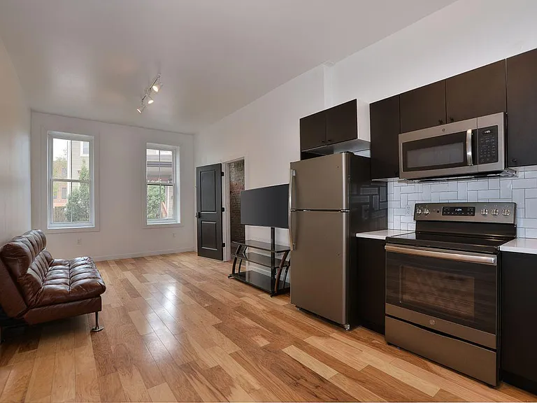 Bright & open kitchen & living area