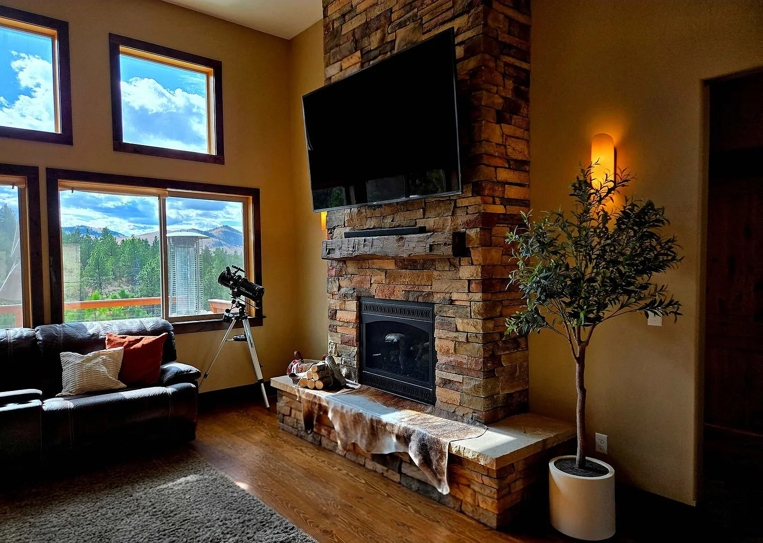 3 bed, 2.0 bath, 1625 sqft, $4,800 — Photo 2