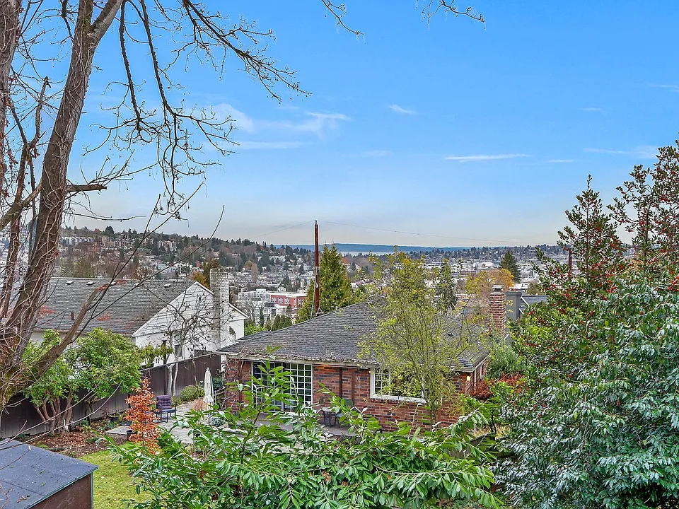 2615 11th Ave W