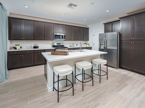 3rd image of 2211 White Gold Way