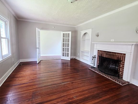 5th image of 302 E Greene St