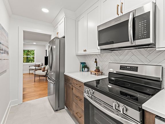5th image of 506 N Greensboro St APT 33