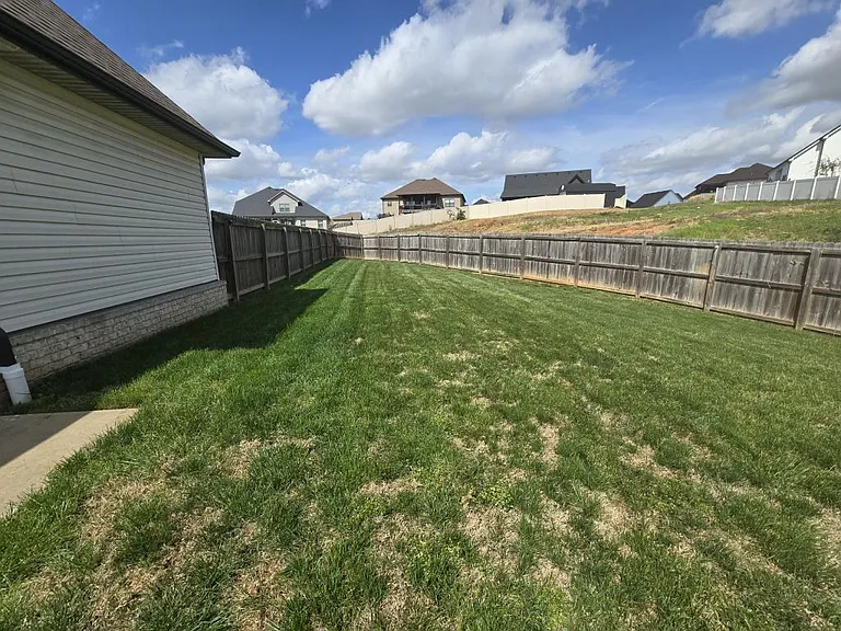 425 Veronica Ct — Photo 35