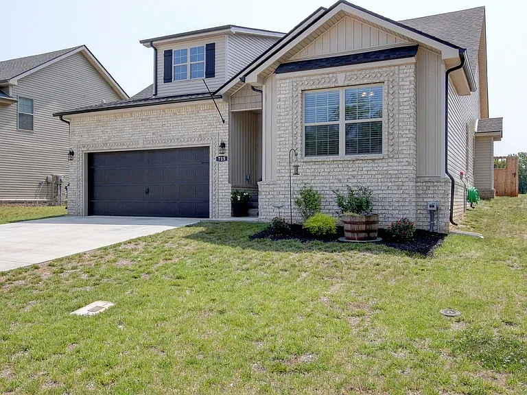 715 Jodine Ann Dr — Photo 2